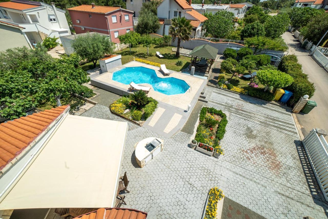 Villa Lulic Vir Exteriör bild