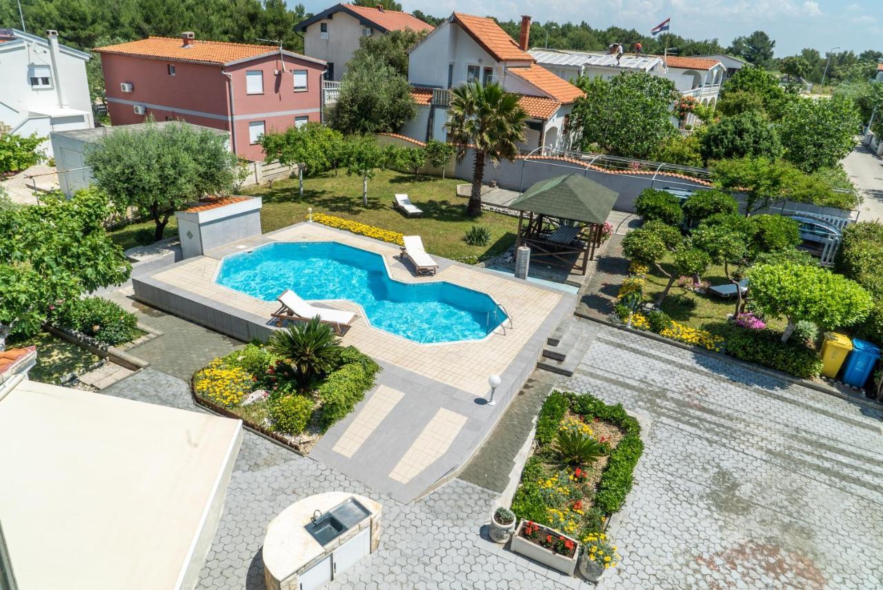 Villa Lulic Vir Exteriör bild