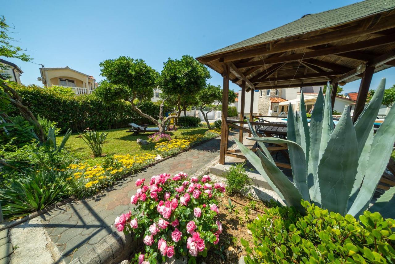 Villa Lulic Vir Exteriör bild